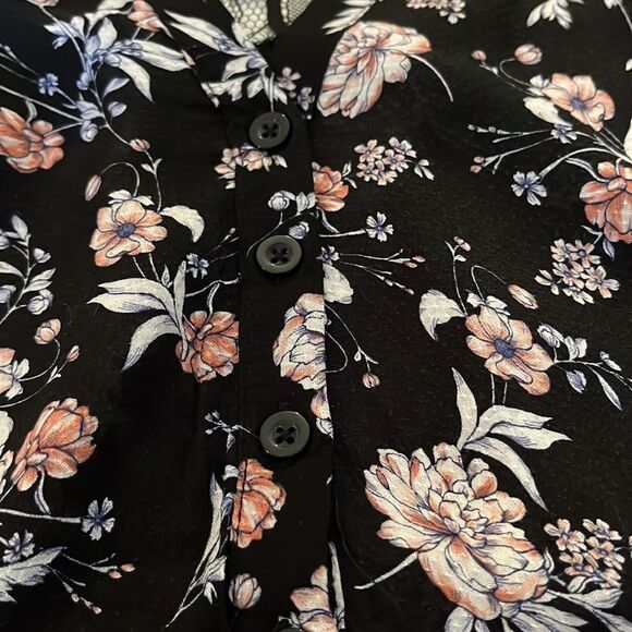 TORRID black baby doll style top w/ lace embellished sleeves, shoulders, & back. - Picture 4 of 14